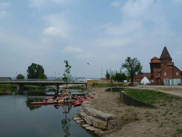 Emmer: Staustufe / Pausenplatz in Lügde