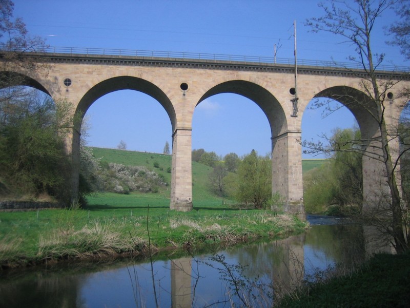 Diemel: Eisenbahnbrücke Haueda