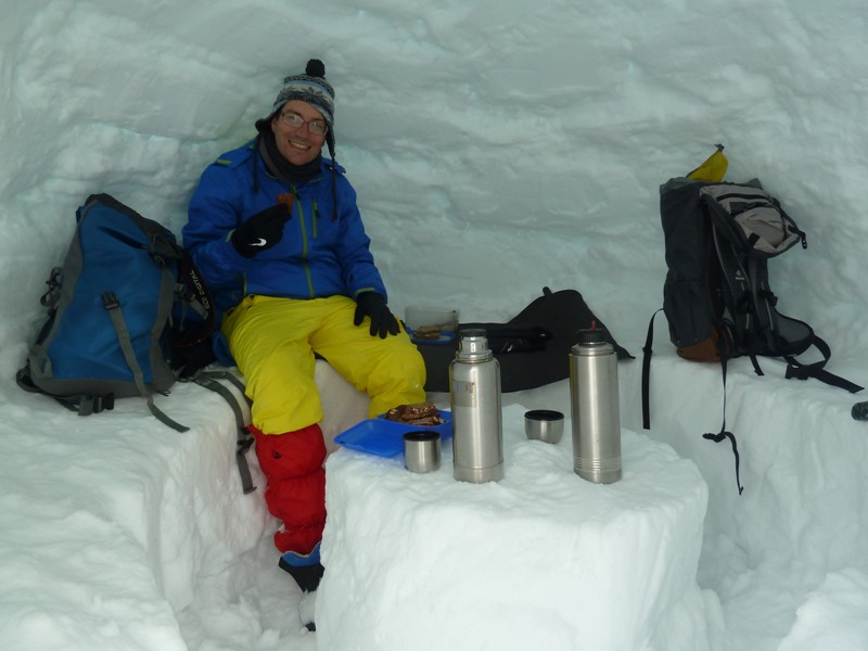 Skilanglauf Norwegen - Pause im Iglu mit fertigem Innenausbau